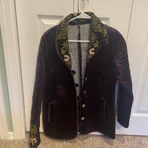 Chic Velvet Jacket with Embroidery